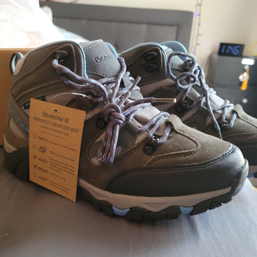 Bearpaw hiking boots, size 8